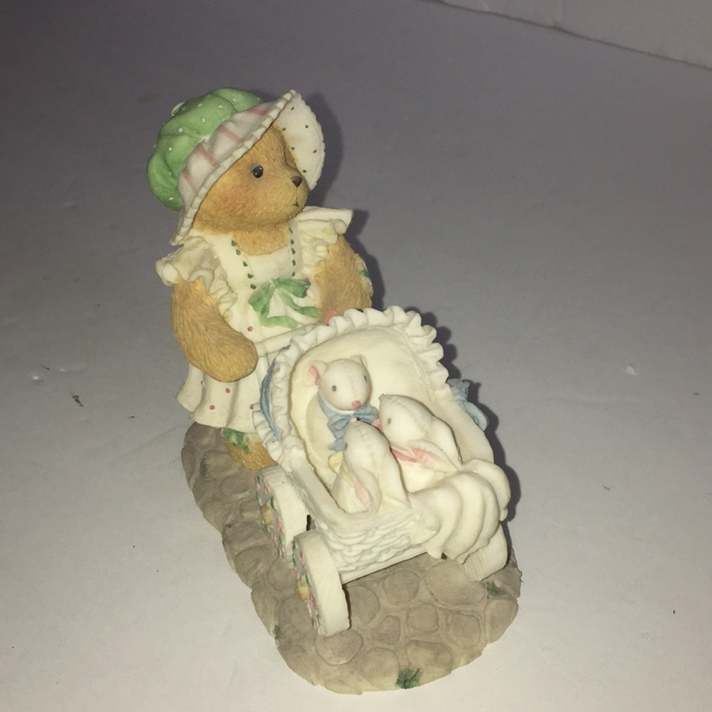 Cherished Teddies A Mother’s Heart is Full of Love